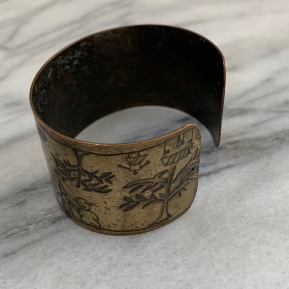 Antique Gold Tone Medal Carved Cuff - Picture 7 of 9